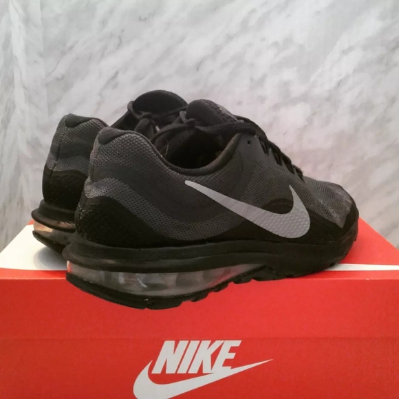 NIKE AIR MAX DYNASTY 2 Women's Black Running Shoes 852445-001 Size 6 - Picture 4 of 8